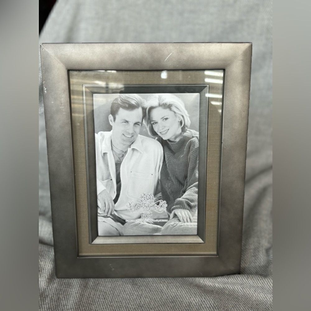 5 x 7 Gunmetal Black photo Frame Table Easel or Wall Hanging Display EPC